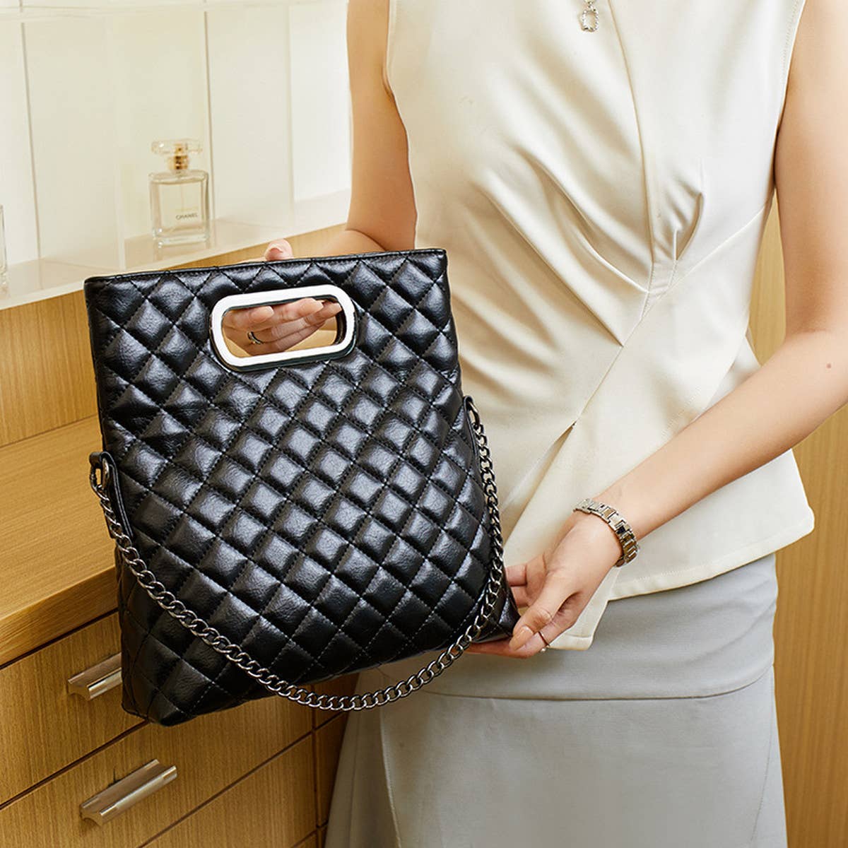CLASSIC DIAMOND FOLDING SQUARE BUCKLE SHOULDER BAG_CWAB2954