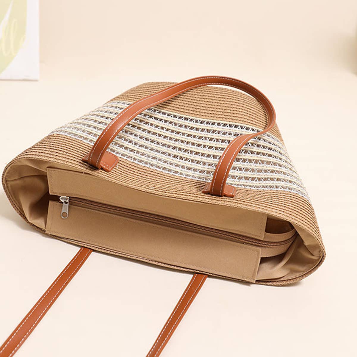 HOLLOW STRIPED ONE-SHOULDER BEACH STRAW BAG_CWAB1867