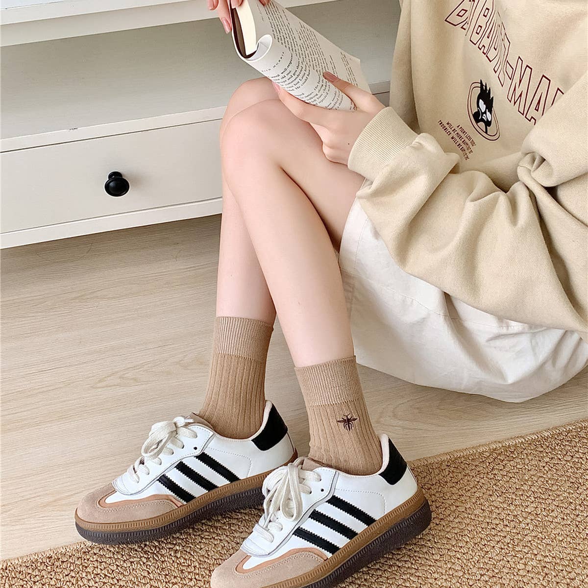 EMBROIDERED MID-CALF VERTICAL KNITTED PILE SOCKS