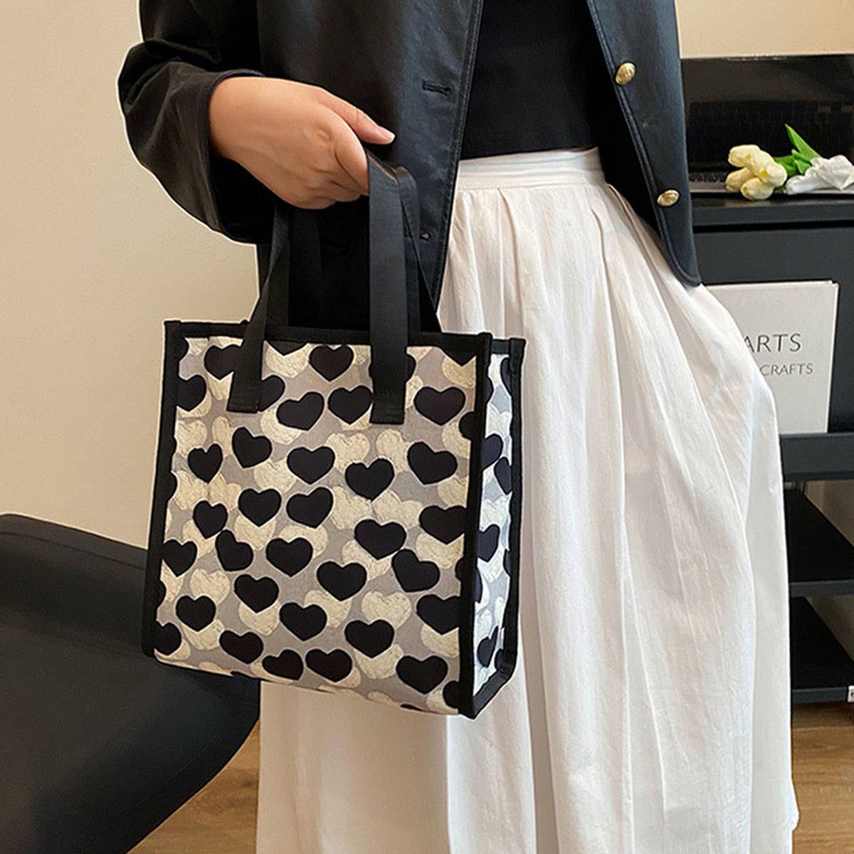 LOVE BLACK AND WHITE CUTE FASHION HANDBAG_CWAB4457