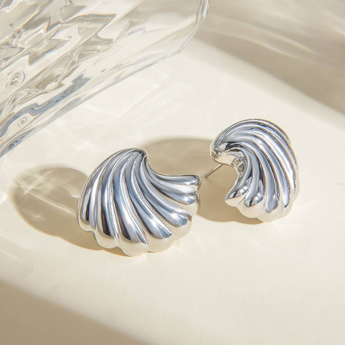 FASHIONABLE GEOMETRIC STRIPED WAVE SHELL EARRINGS
