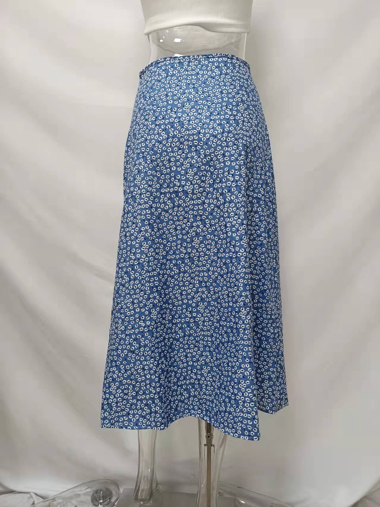 High-slit A-line body-hugging mid-waist skirt