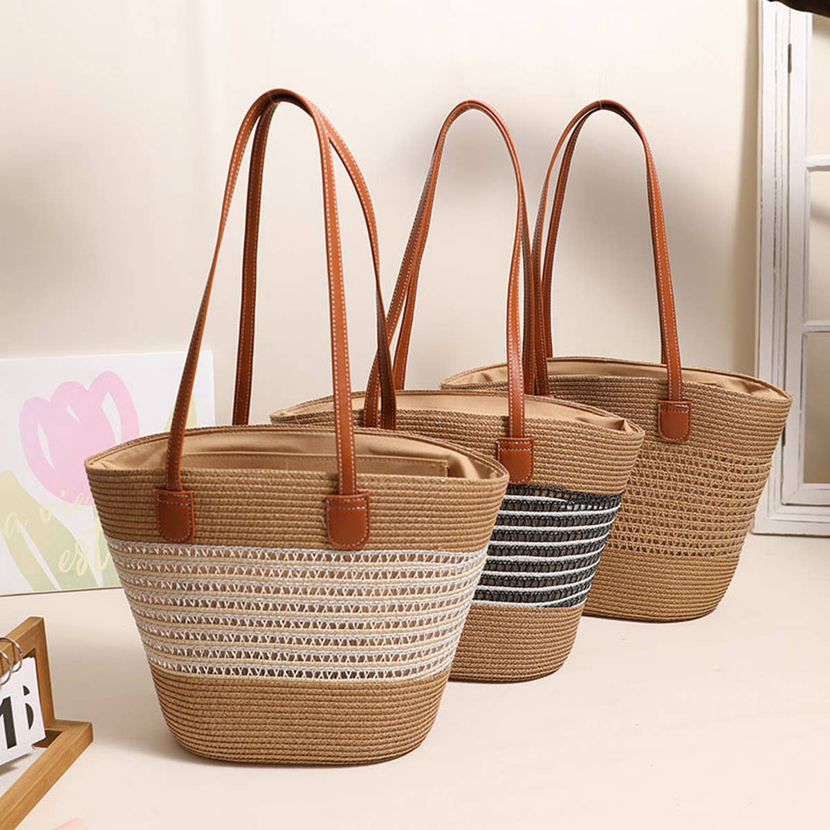 HOLLOW STRIPED ONE-SHOULDER BEACH STRAW BAG_CWAB1867