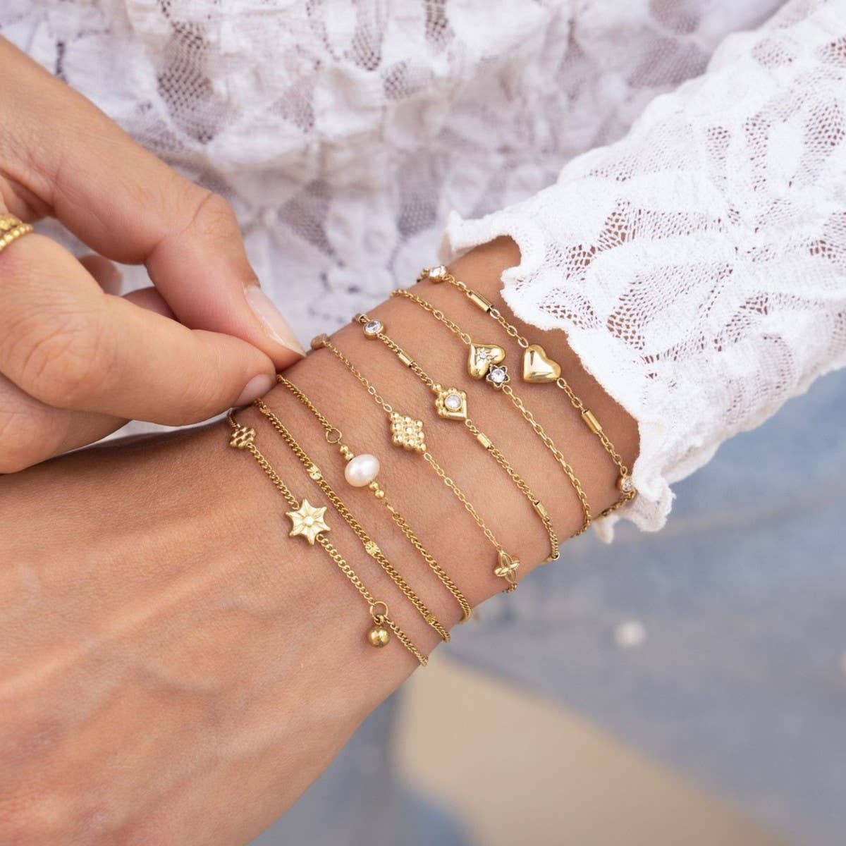 Heart-plated high-grade zircon bracelet