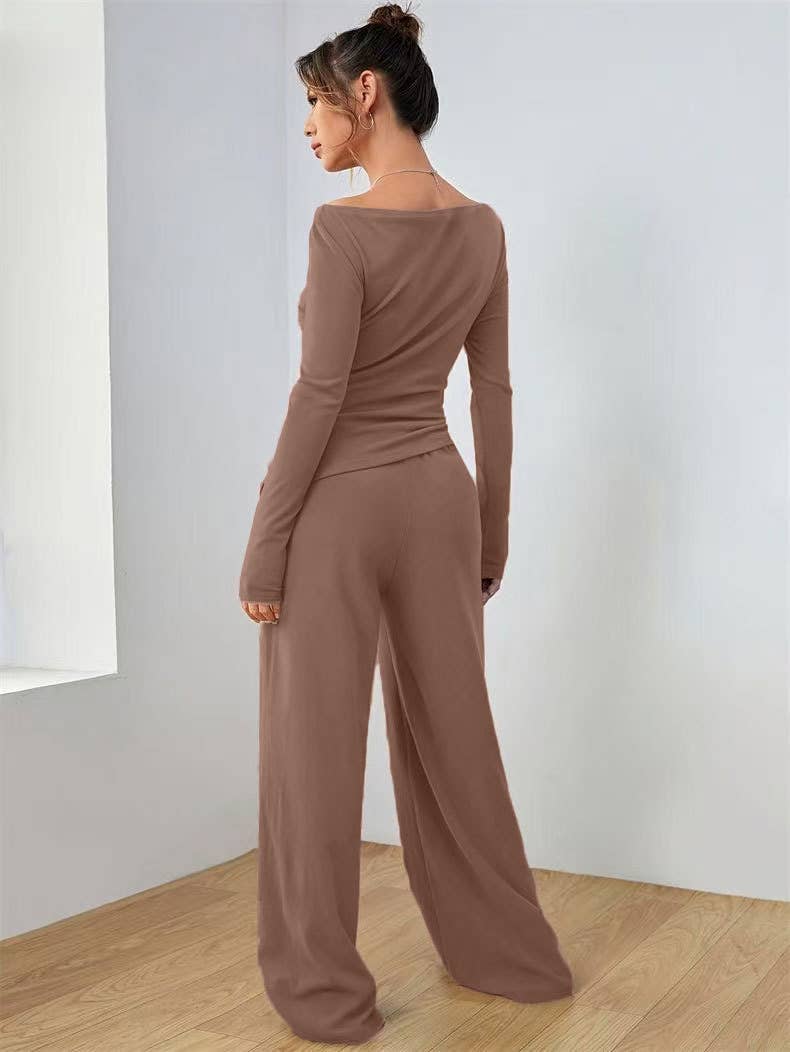Loose-fitting top and wide-leg pants set