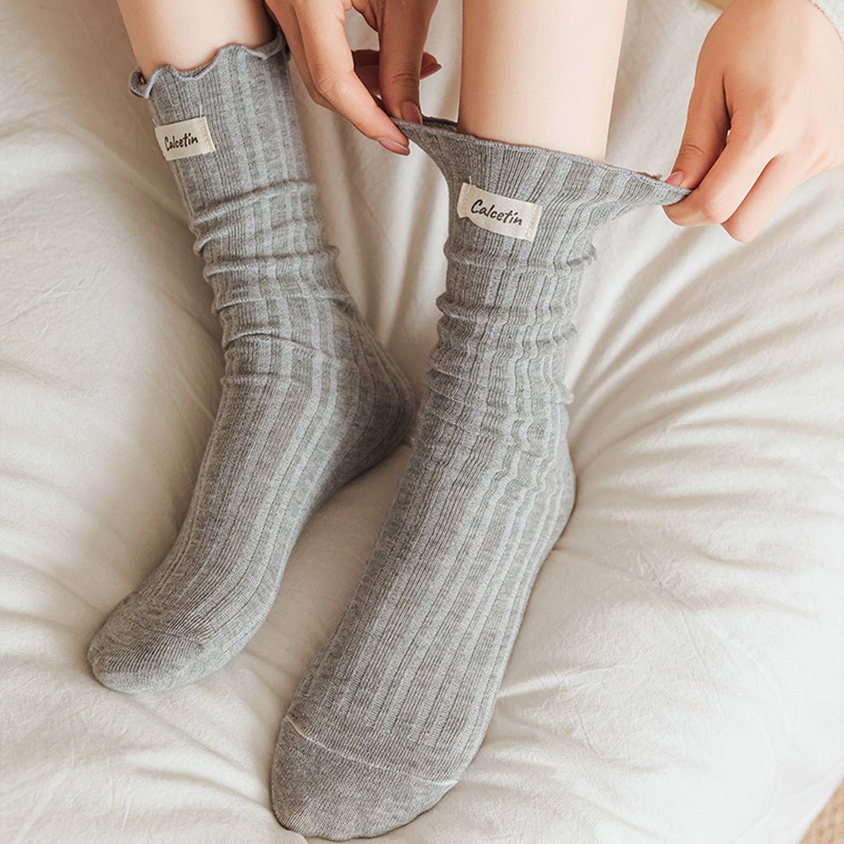 WOMEN  FLOWER  EAR EDGE LONG CREW SOCKS