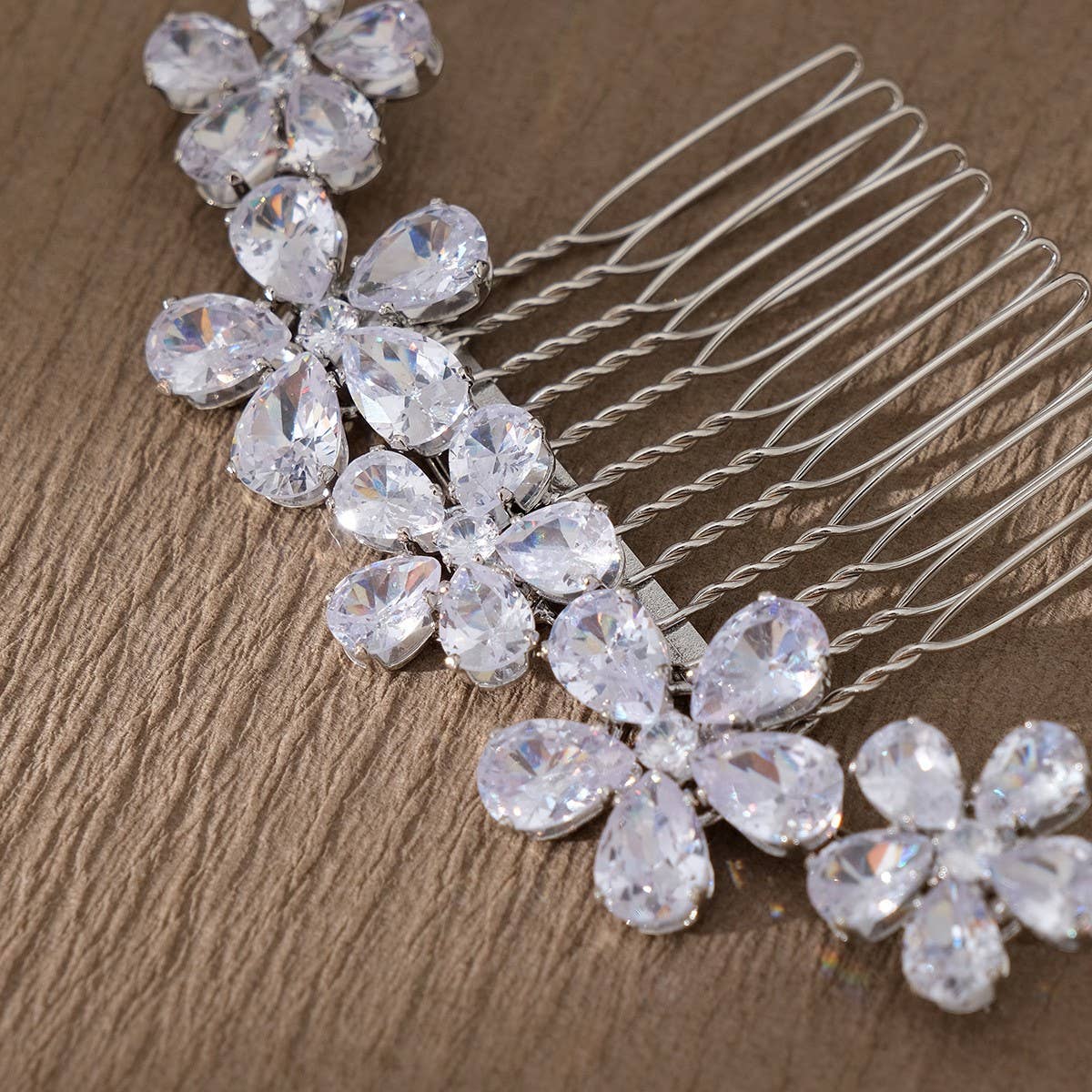 SIMPLE AND VERSATILE FLOWER BRIDAL COMB SET