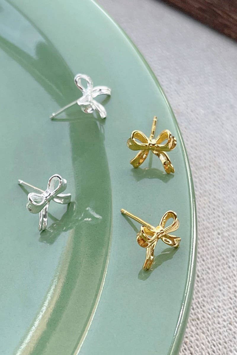 CWAJE1204_SMALL BRASS BOW STUD EARRINGS