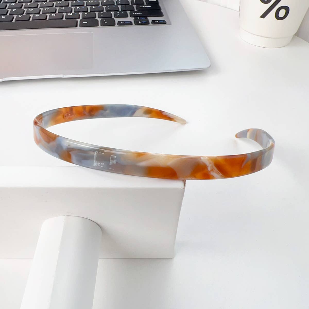 High-end sunglasses and acetic acid hair band