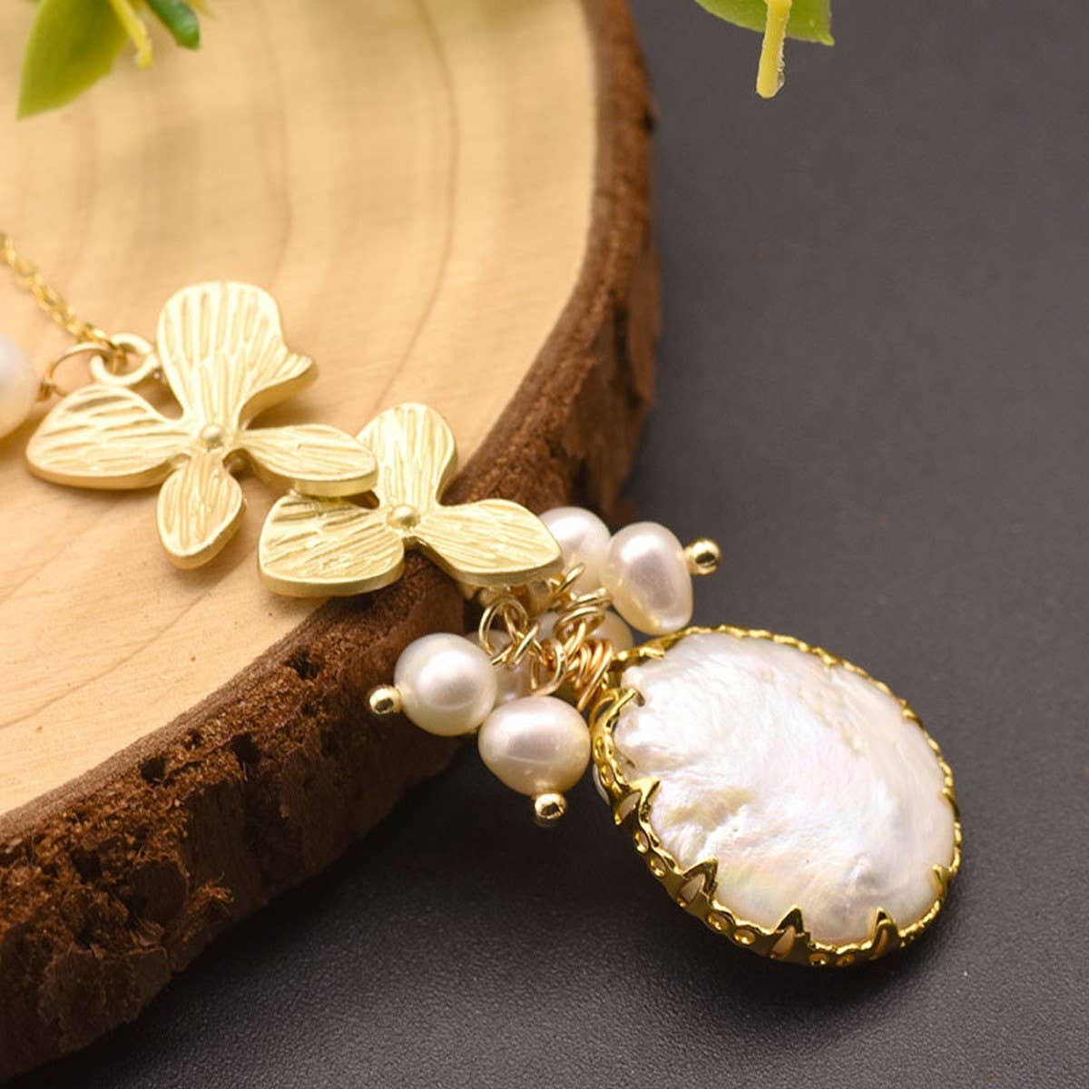 WOMEN'S VERSATILE AND ELEGANT PEARL NECKLACE