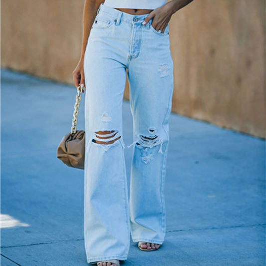 Light Wash Ripped Jeans ? Casual Street Style