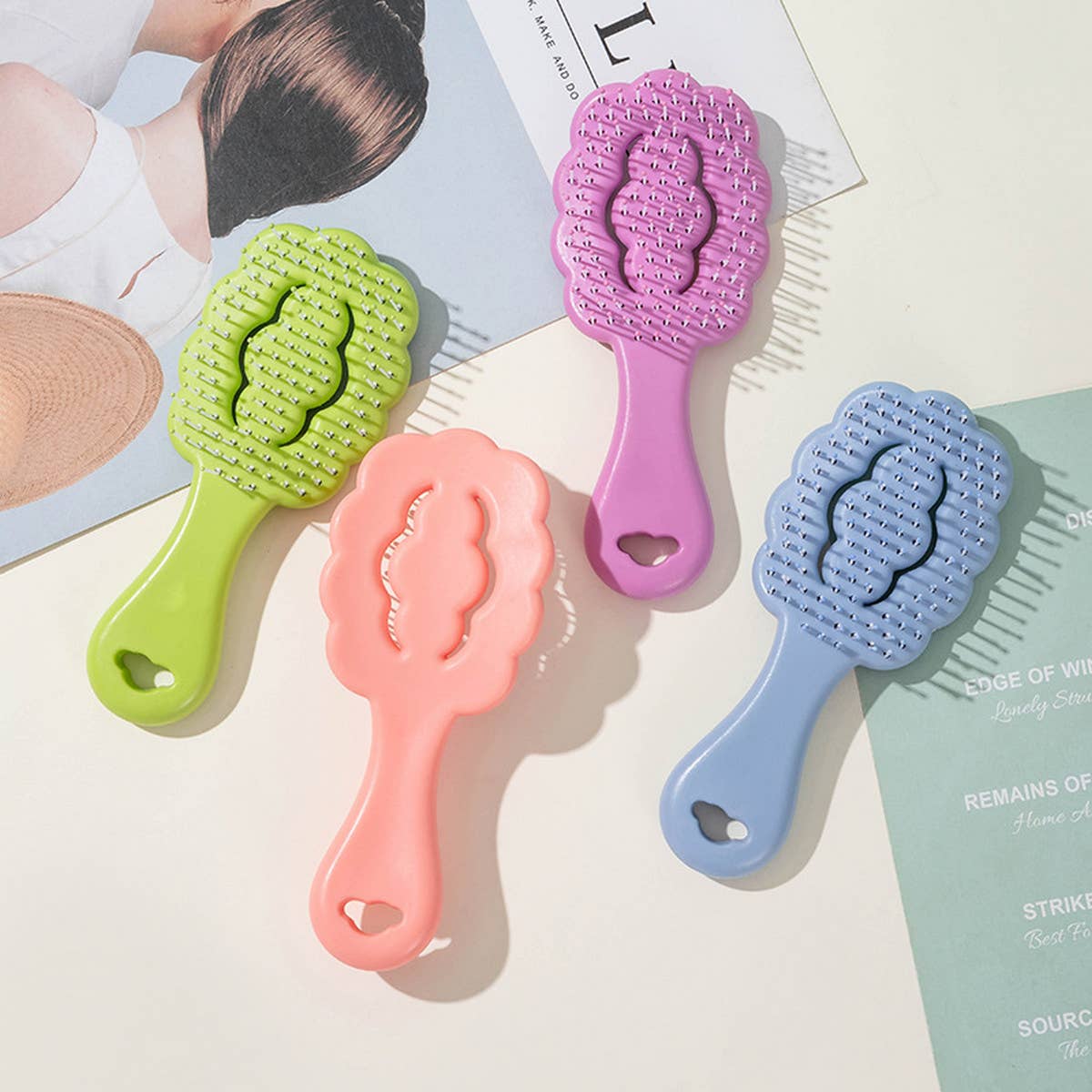CUTE CARTOON CLOUD MINI MASSAGE COMB