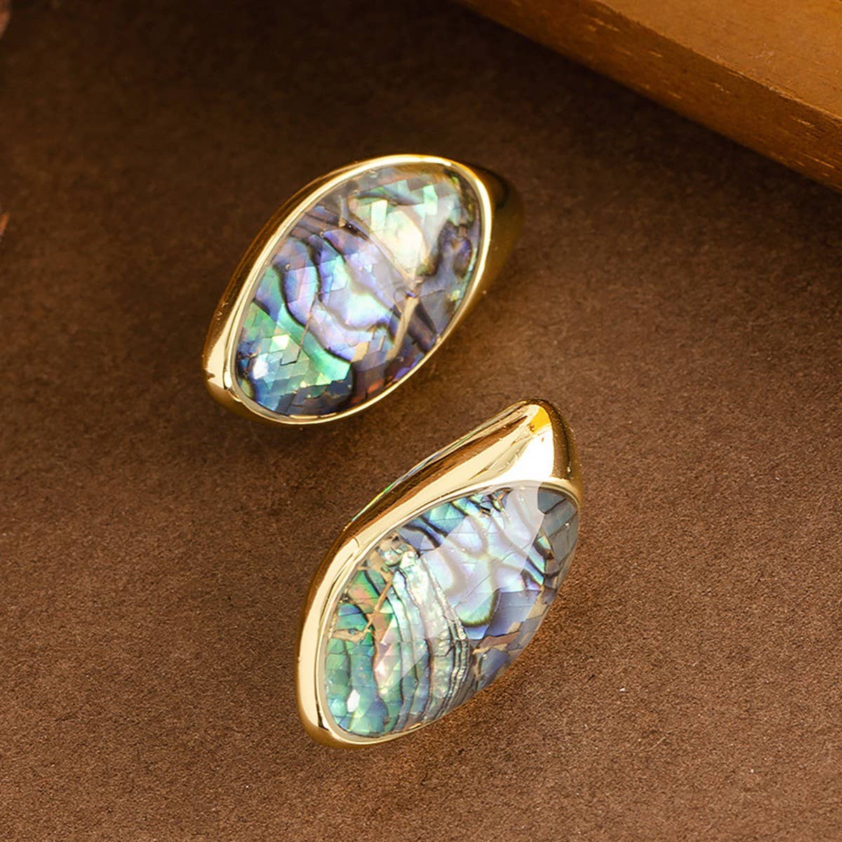 FASHIONABLE COLORFUL ABALONE EARRINGS WITH PEARLS