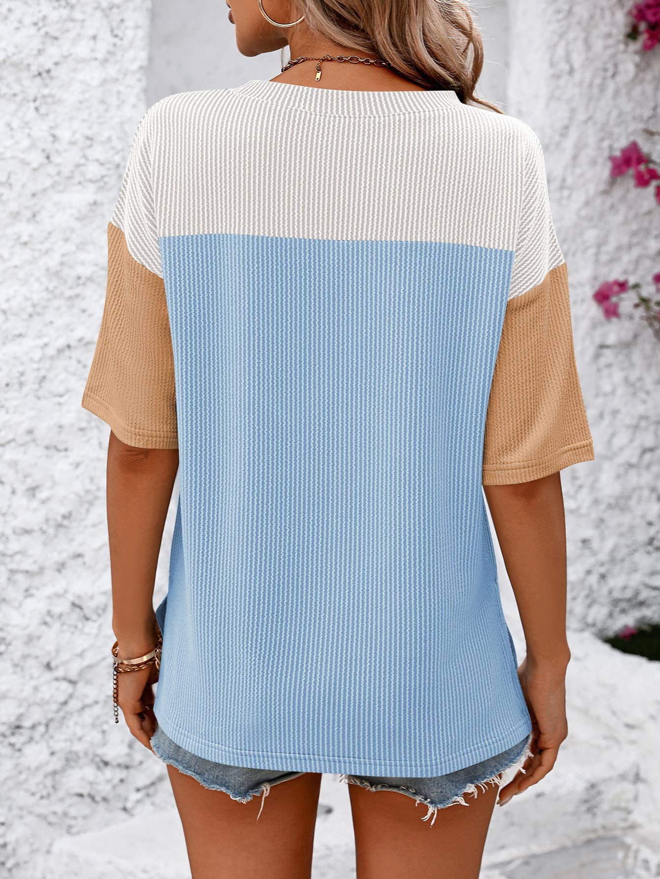 ROUND NECK TWIST STRIP COLOR MATCHING T-SHIRT