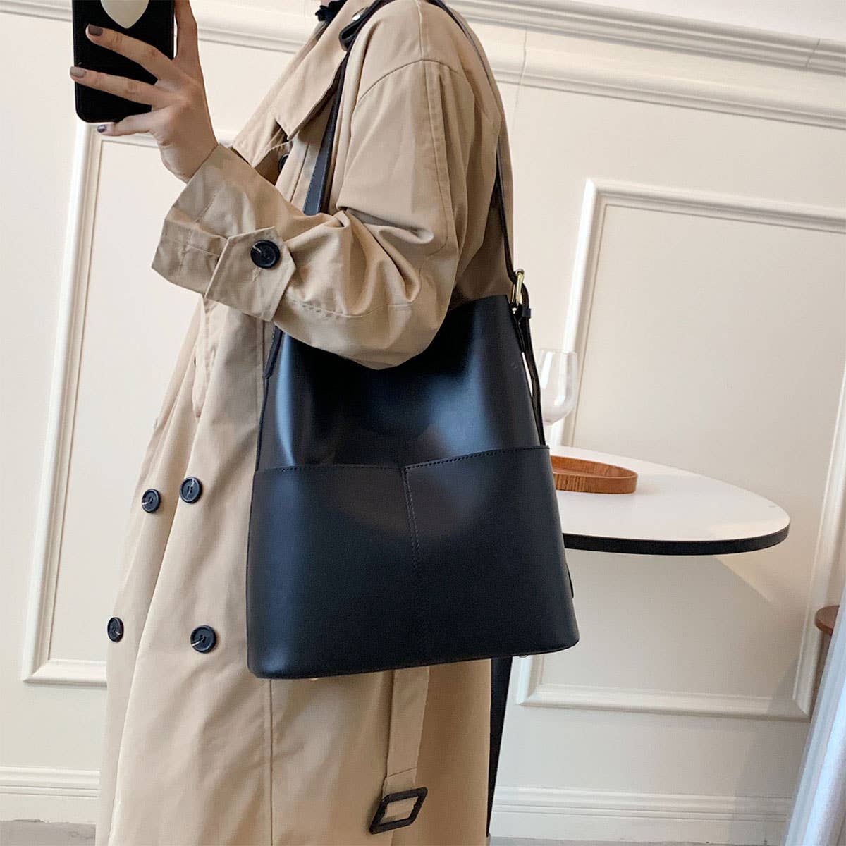 WOMEN LARGE-CAPACITY DESIGN SLUNG BUCKET BAG_CWAB0961