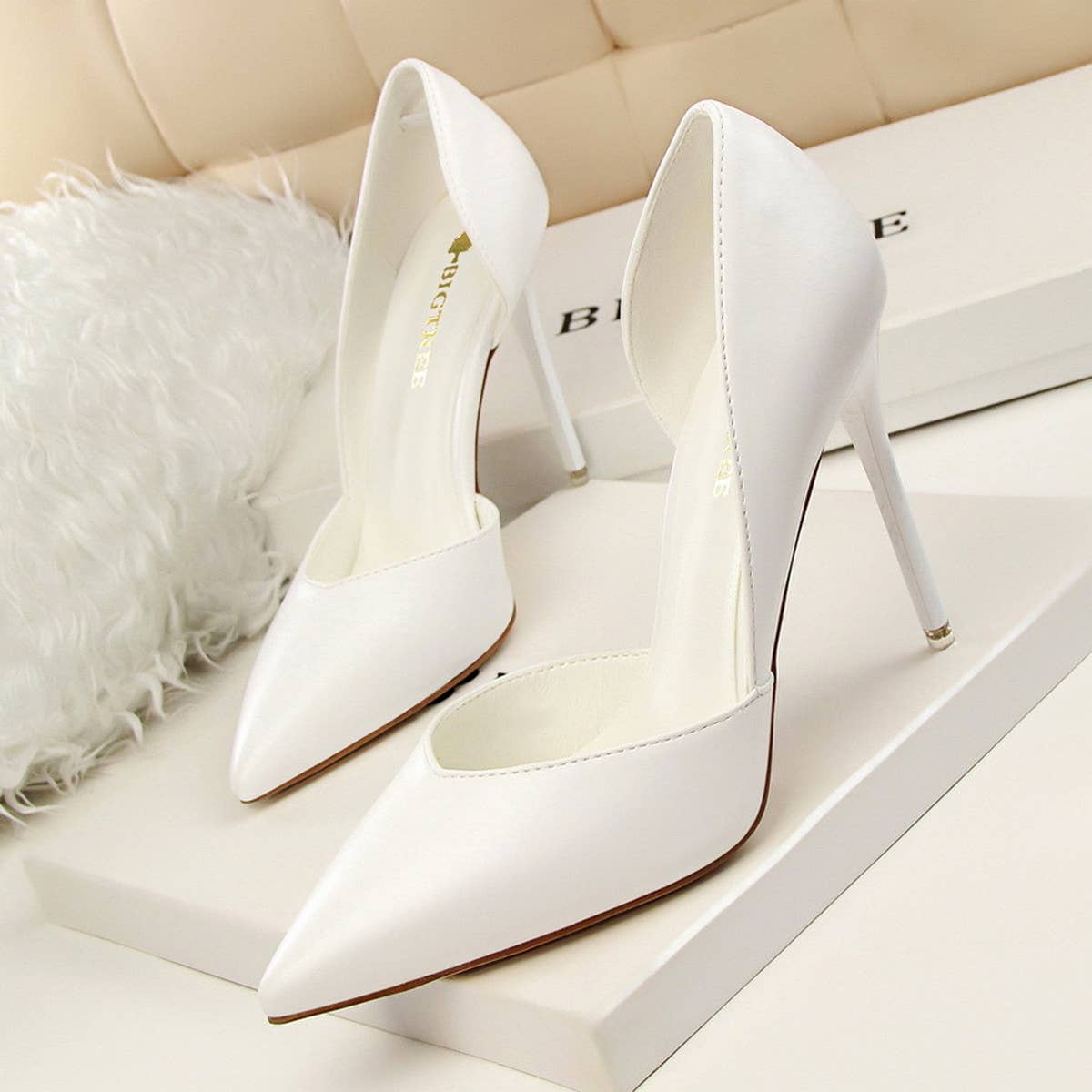 WOMEN SHALLOW-POINTED HOLLOW HIGH-HEELED SHOES