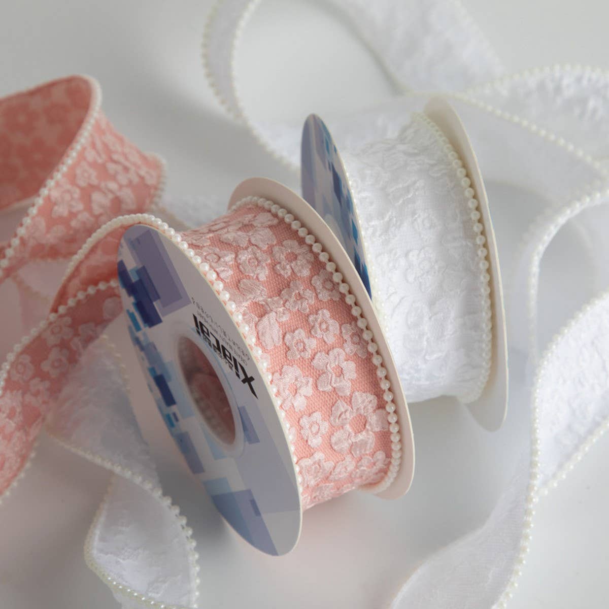 DIY FLORAL RIBBON WITH THREE-DIMENSIONAL PATTERN