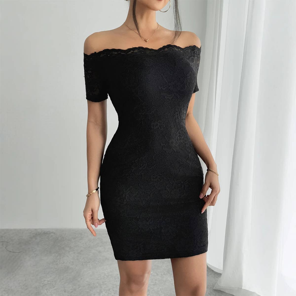 One-shoulder collar, form-fitting, elegant dress