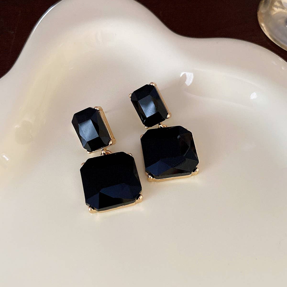 SIMPLE HIGH-END TRANSPARENT CUBE CRYSTAL EARRINGS_CWAJE2321