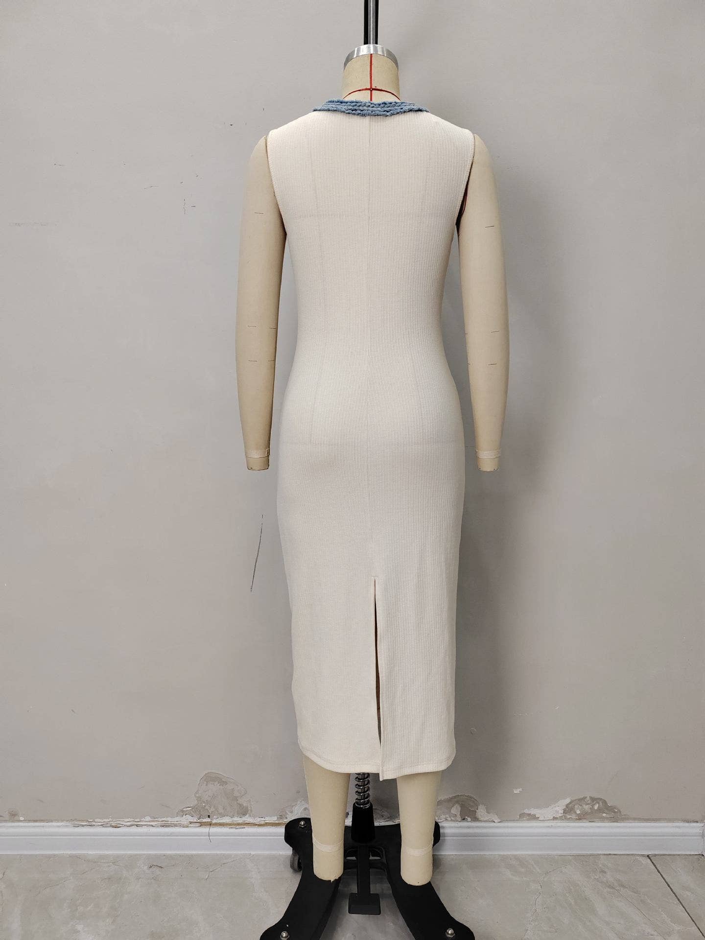 Knitted fine-textured sleeveless V-neck dress