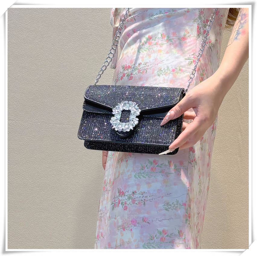 Trendy diamond-encrusted chain square bag