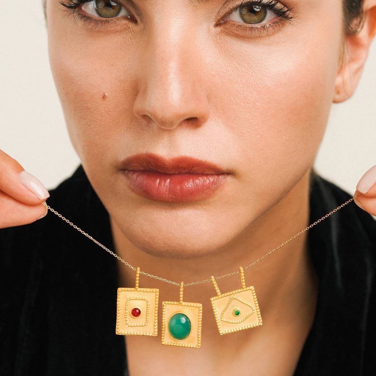 Fashionable golden square zircon necklace