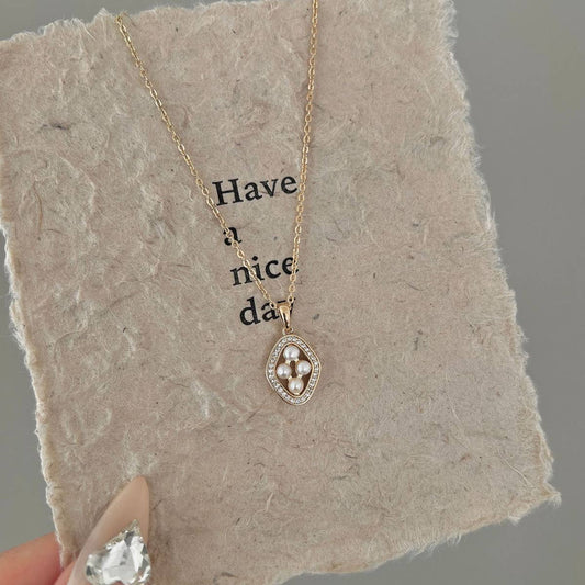 DIAMOND FRESHWATER PEARL NECKLACE