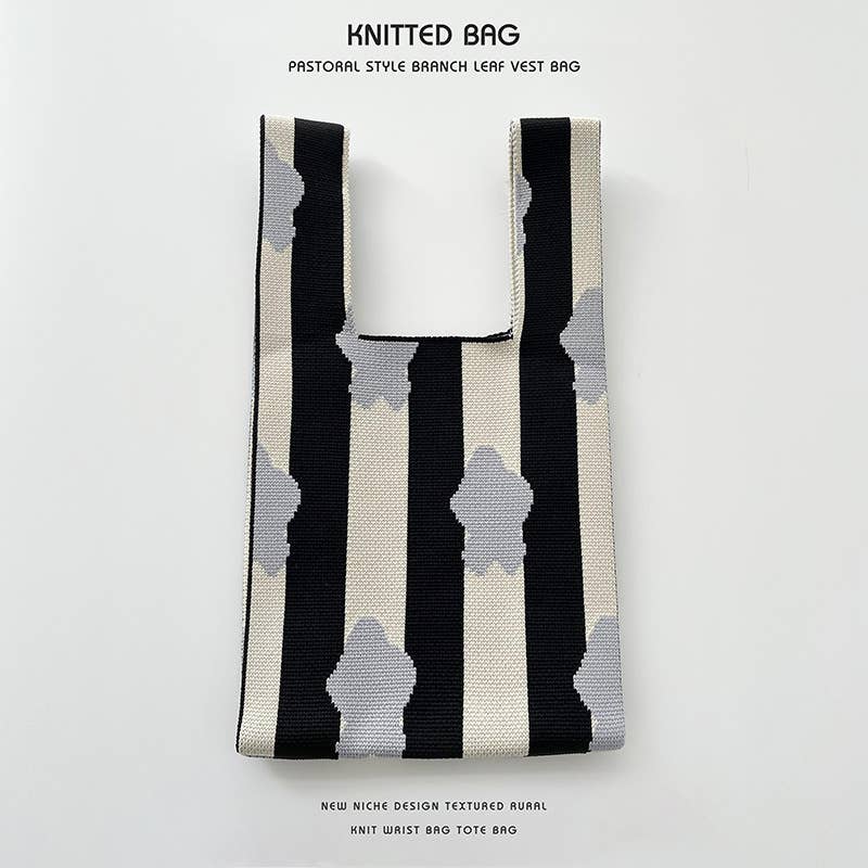 Heart-shaped color-blocked knitted handbag