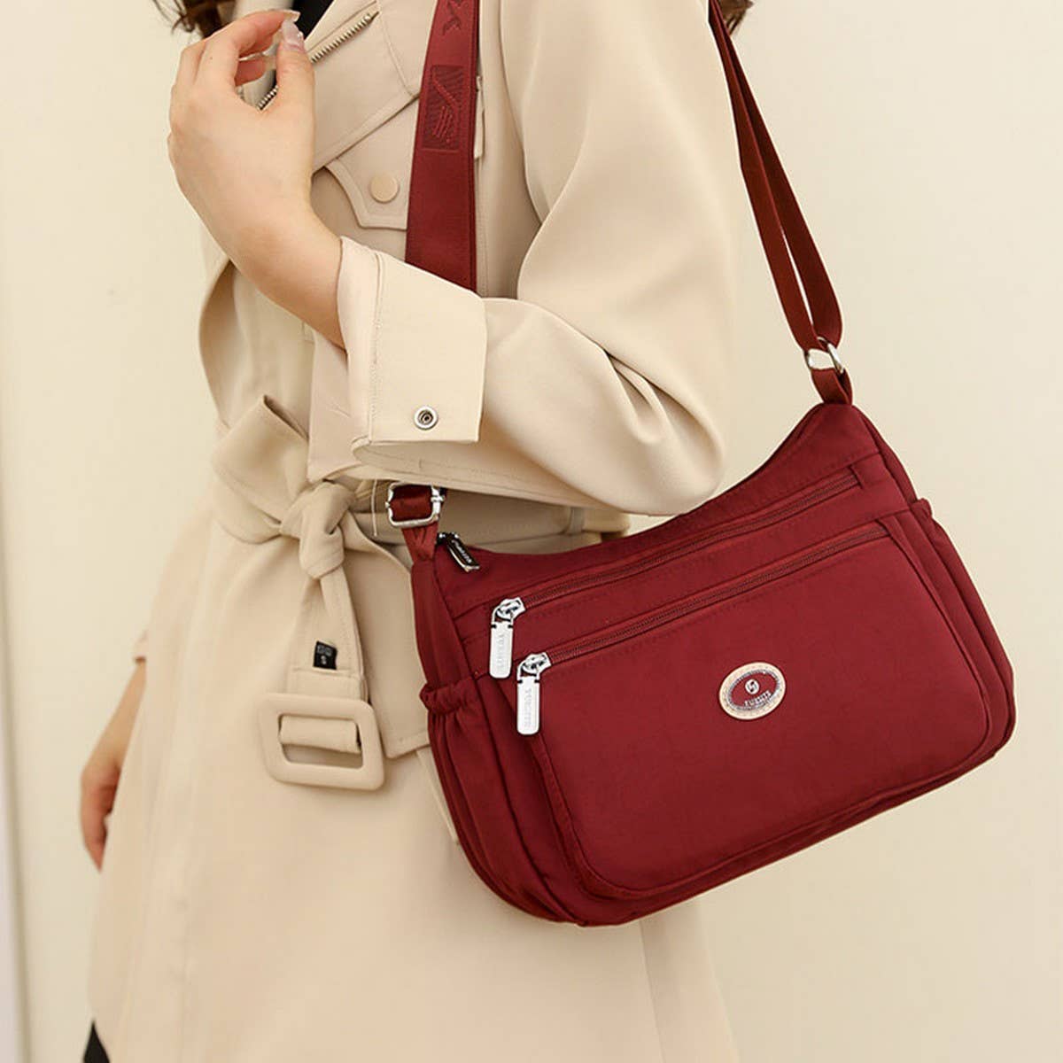 LARGE CAPACITY SIMPLE NYLON SHOULDER MESSENGER BAG_CWAB3521