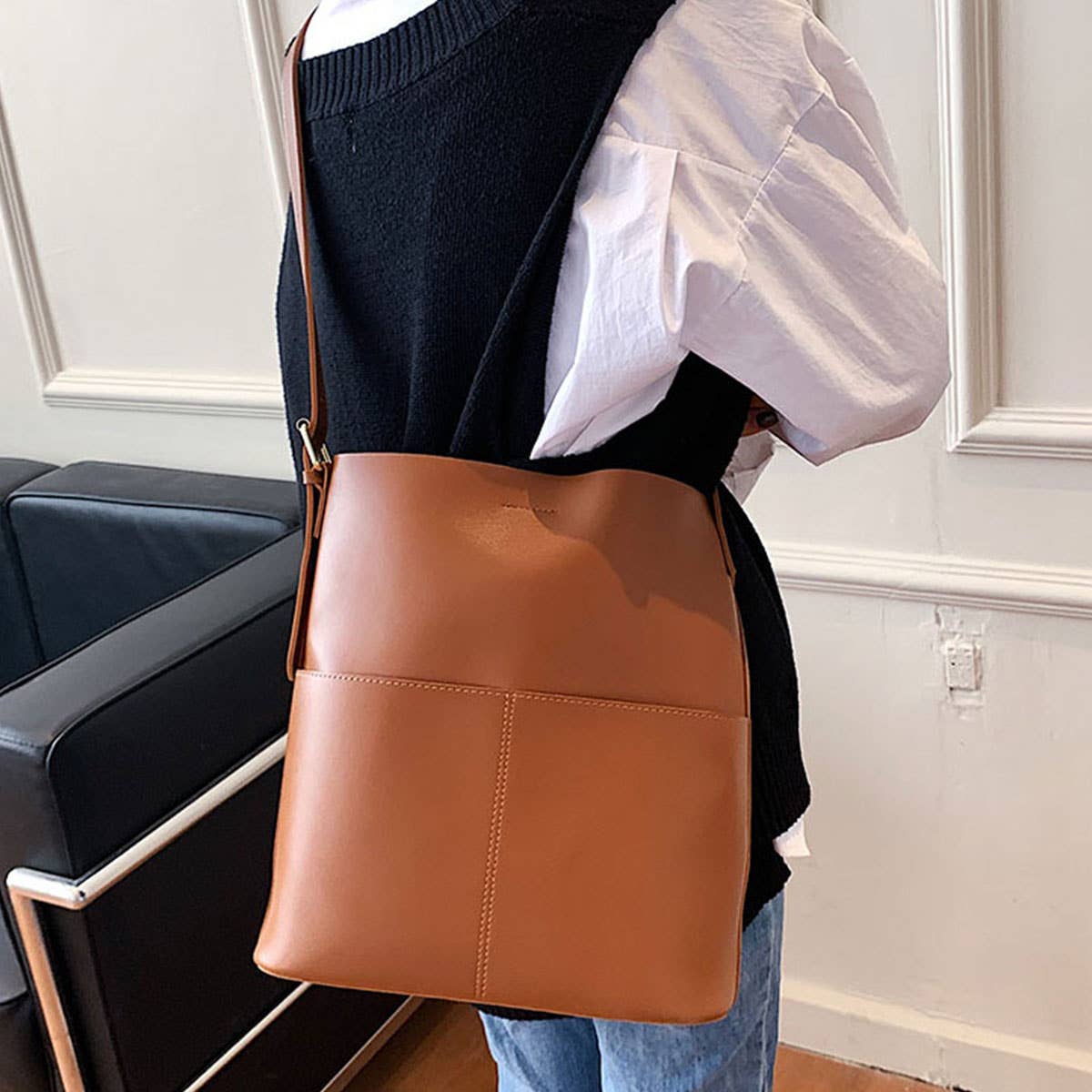 WOMEN LARGE-CAPACITY DESIGN SLUNG BUCKET BAG_CWAB0961