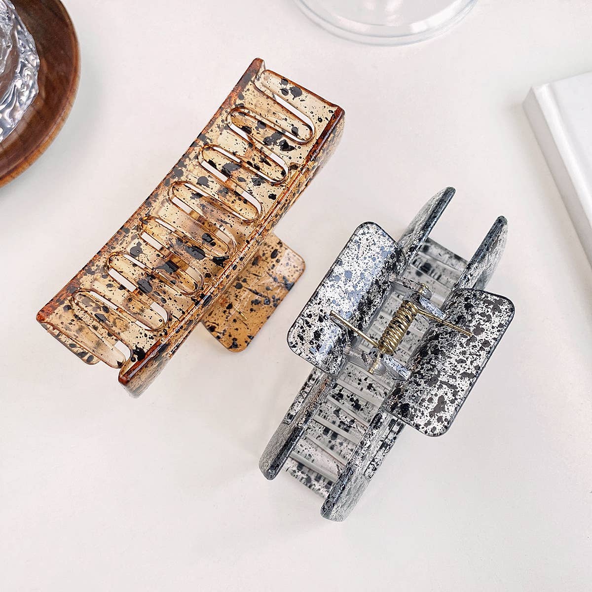 Hollowed-out retro ink dot clipper hair clips