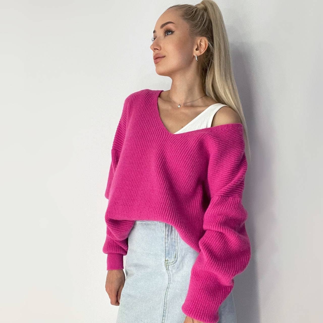 SLOUCHY V-NECK SWEATER WITH THICK LONG SLEEVES