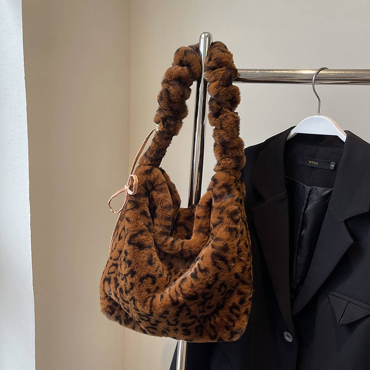 WINTER LEOPARD PRINT SHOULDER CROSSBODY PLUSH BAG_CWAB3913