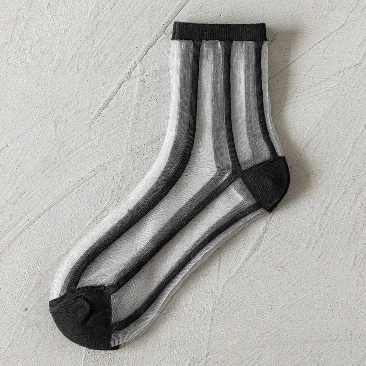 BLACK AND WHITE JACQUARD TRANSPARENT MID-TUBE SOCKS_CWMS0414