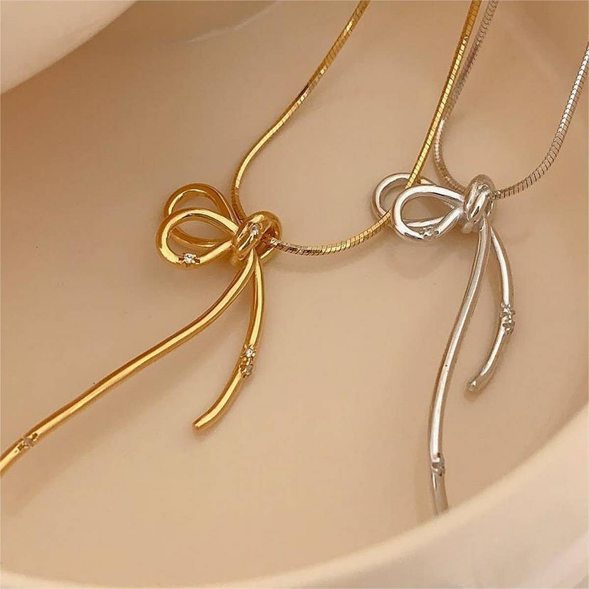 BASIC BOW FRESH AND SWEET NECKLACE_CWAJE1597