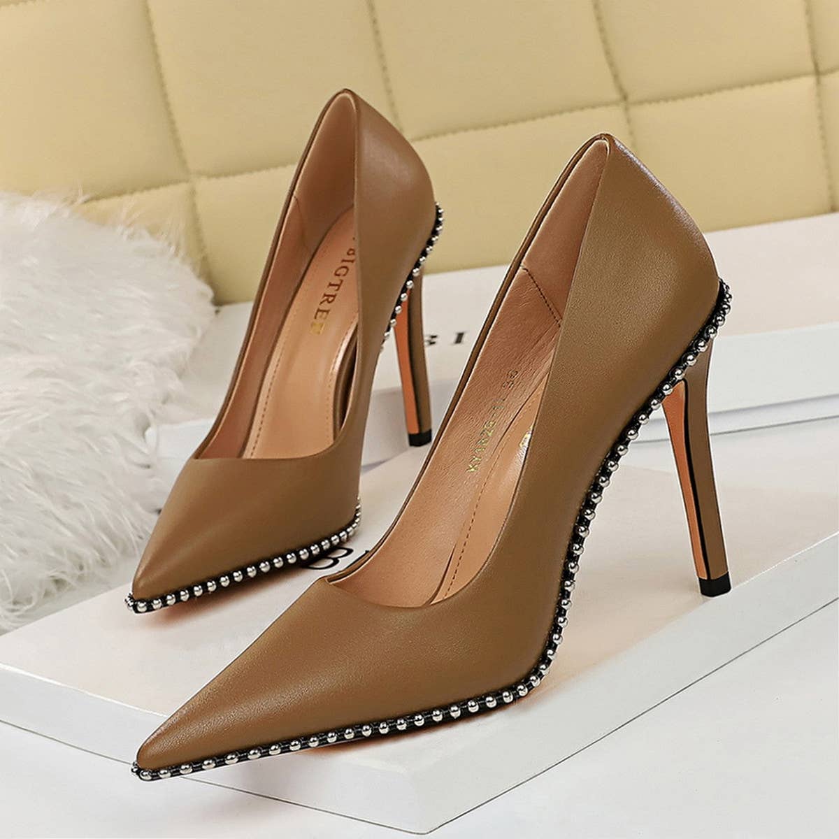 WOMEN SHALLOW POINTED RIVET HIGH HEELS