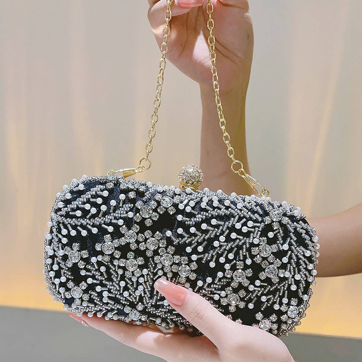 TEMPERAMENT NICHE HANDMADE BEADED PEARL BAG_CWAB2535
