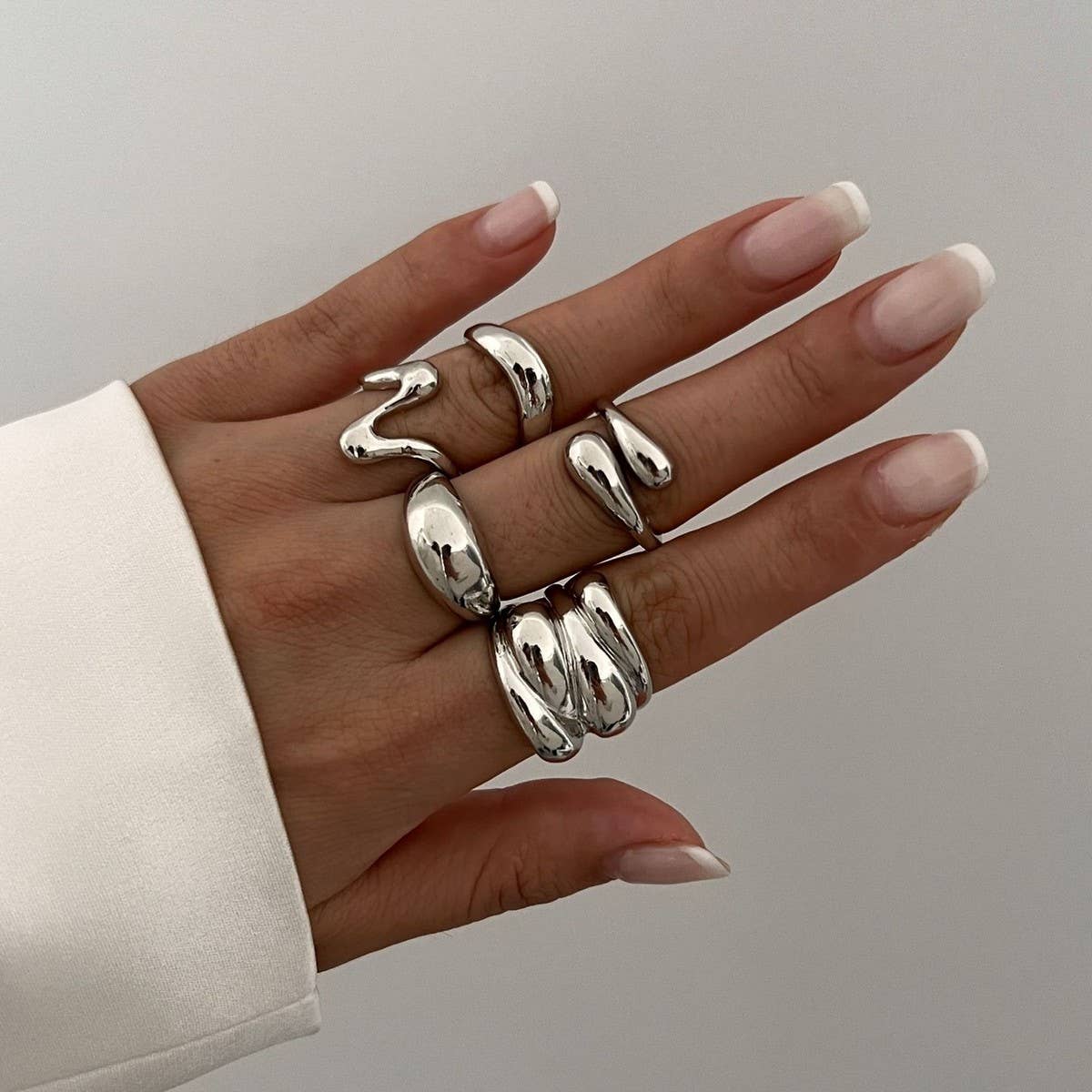 METAL CURVED OPENING ADJUSTABLE RING FOR WOMEN