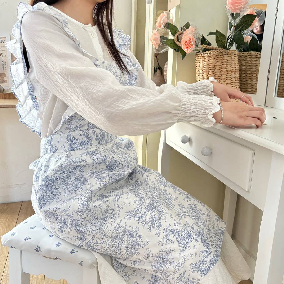 BLUE INK FISHTAIL COTTON RUFFLE APRON_CWMM5794