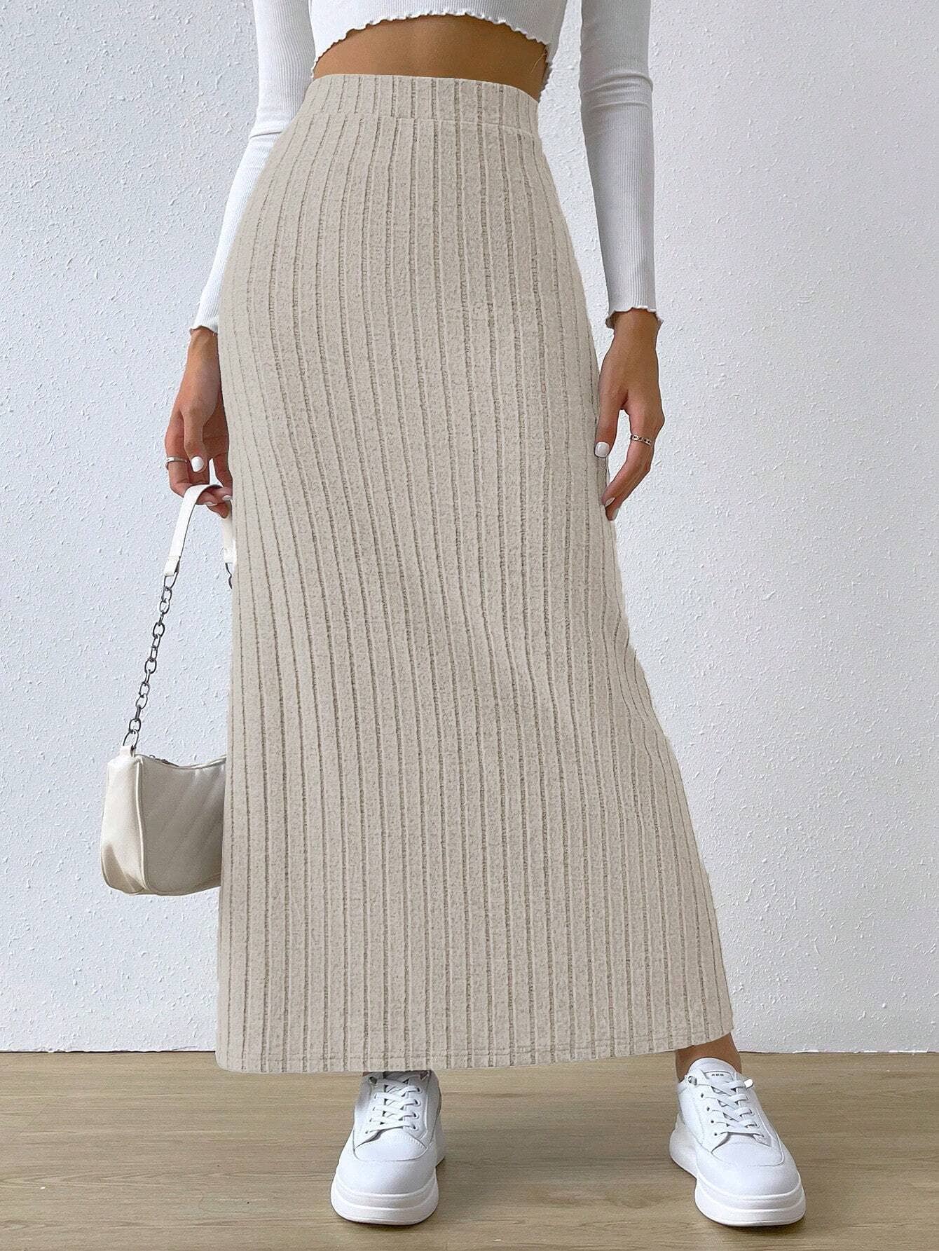 High-waisted side-slit form-fitting skirt