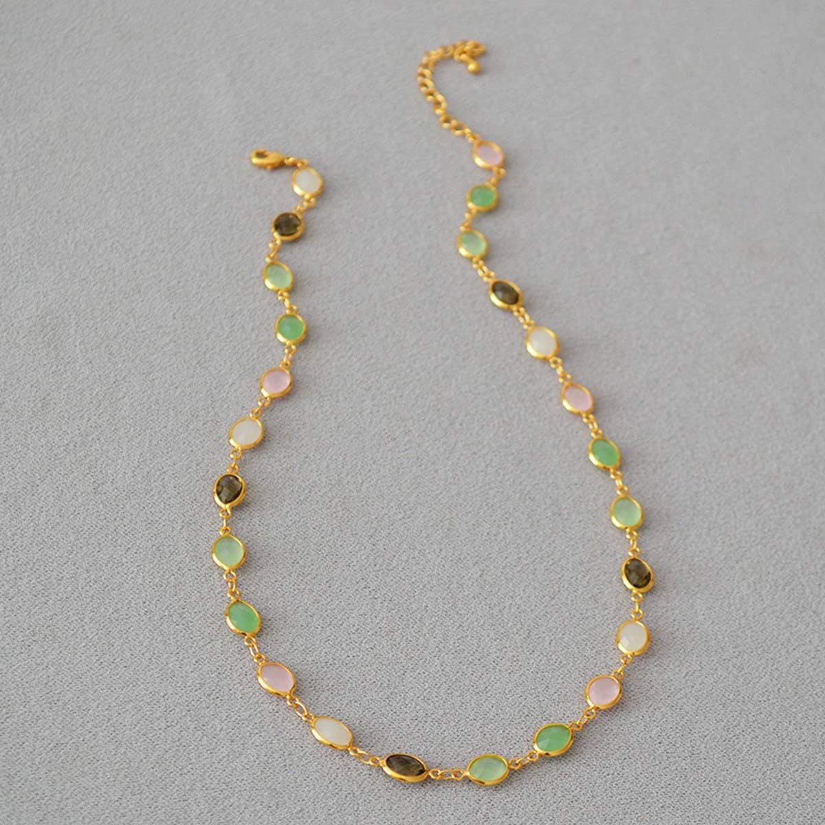 COLORED FACETED CRYSTAL GLASS NECKLACE