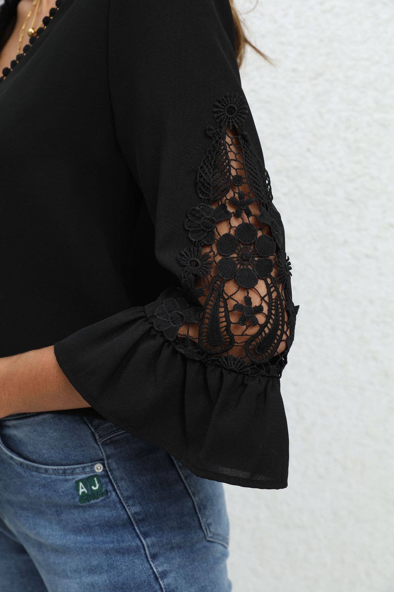 Solid color V-neck loose mid-sleeve lace shirt
