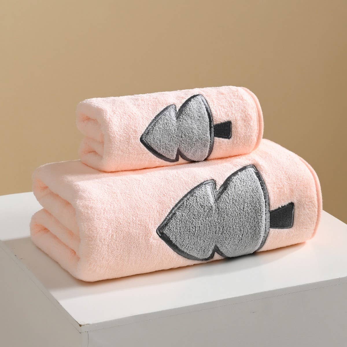 EMBROIDERED CORAL FLEECE ABSORBENT BATH TOWEL