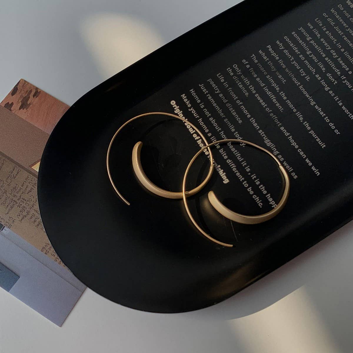 SIMPLE GEOMETRIC HOLLOW C-SHAPED EARRINGS_CWAJE2462