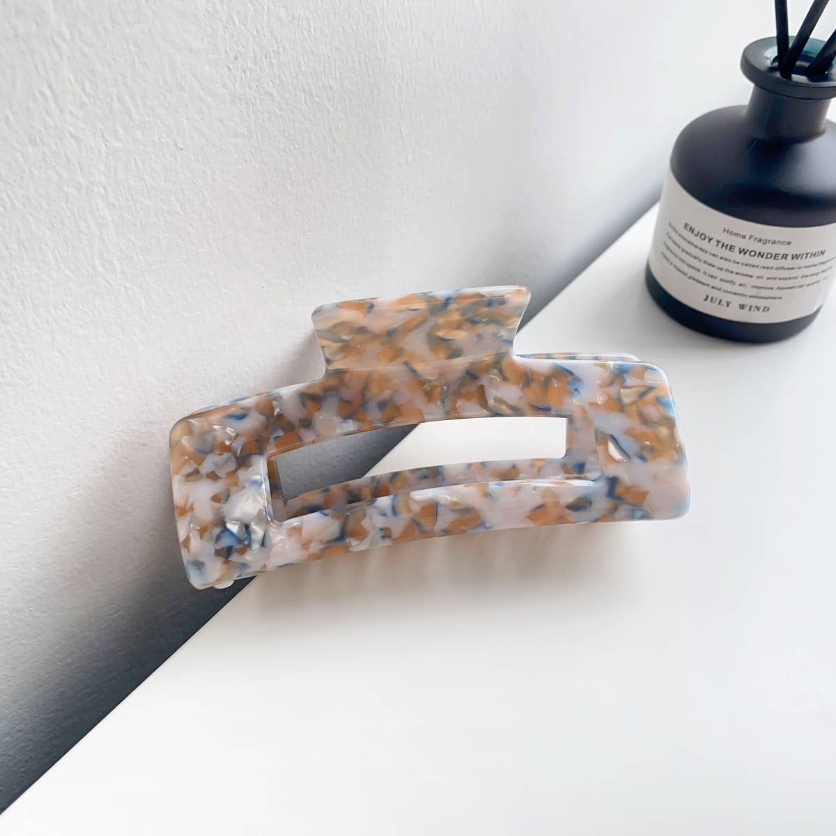 Retro and high-end acetate leopard hair clippers