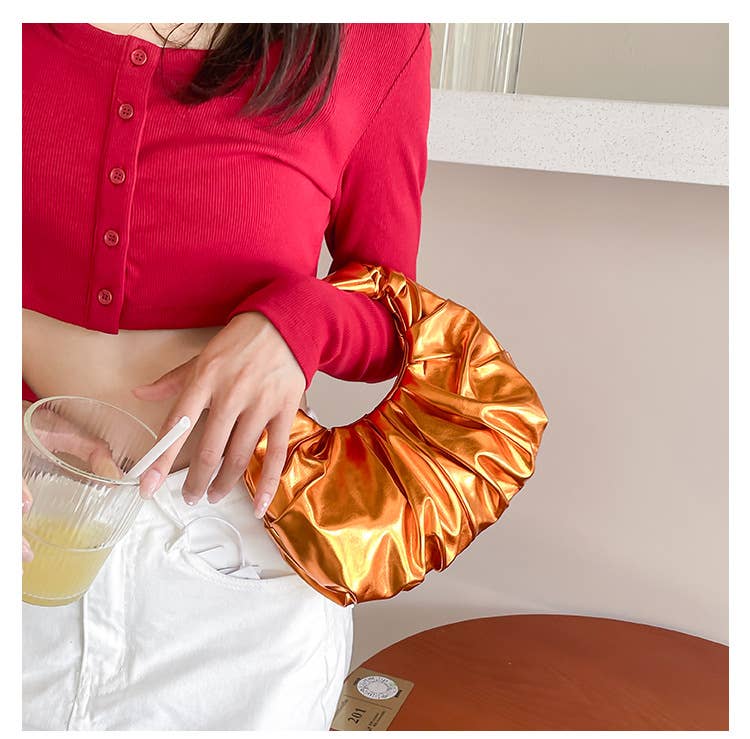 Fashionable individual versatile pleated handbag