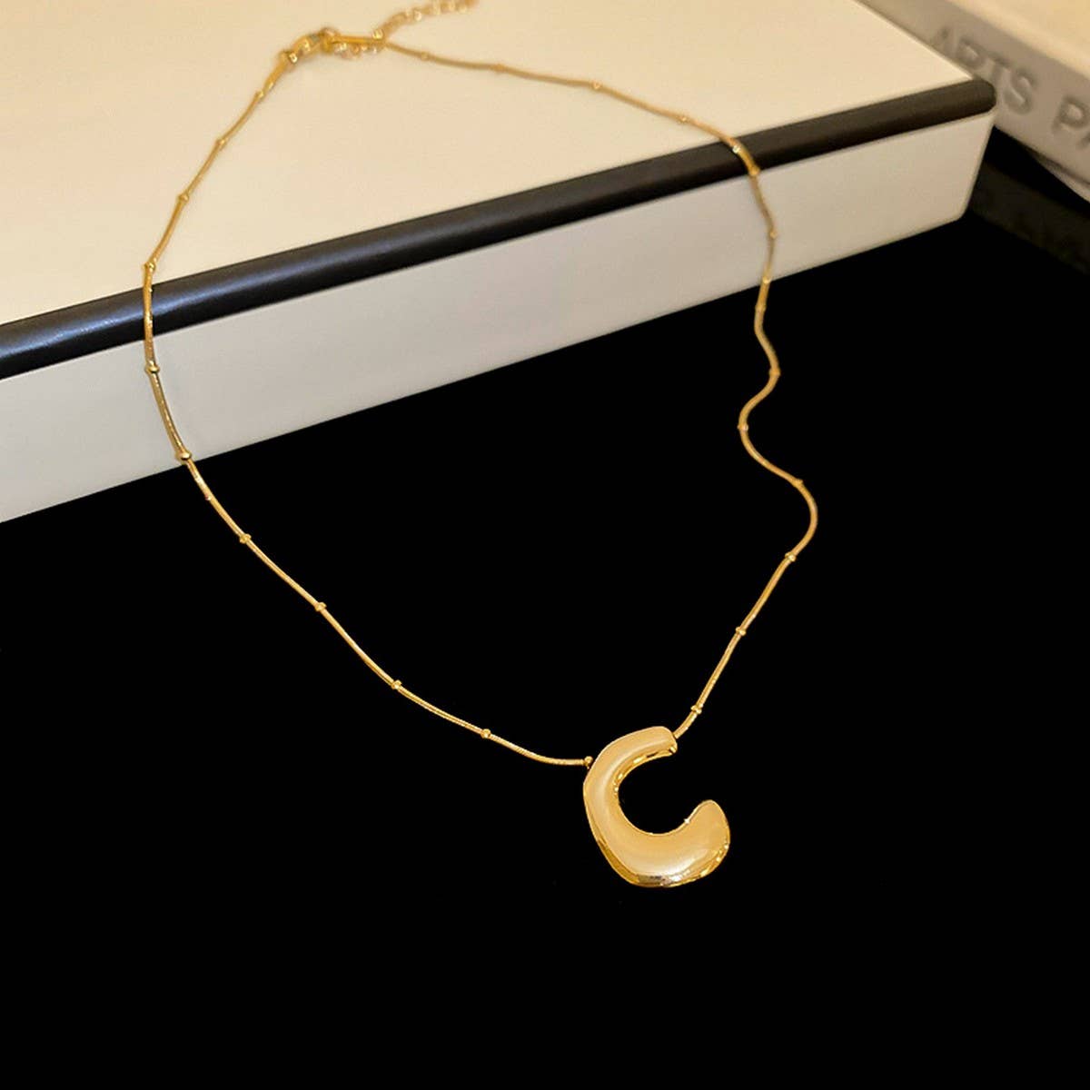NEW LETTER PENDANT, NICHE TEMPERAMENT NECKLACE