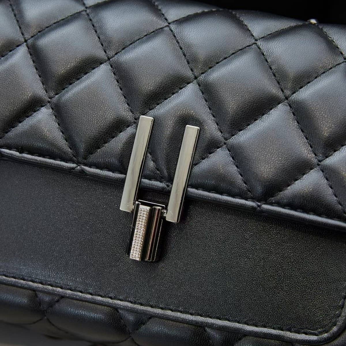 DIAMOND CHECKERED ONE SHOULDER CROSSBODY BAG_CUAB0178