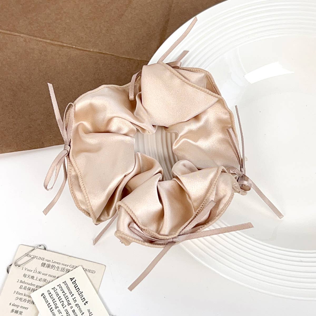 Ballet-style ribbon bow tie intestine hair tie