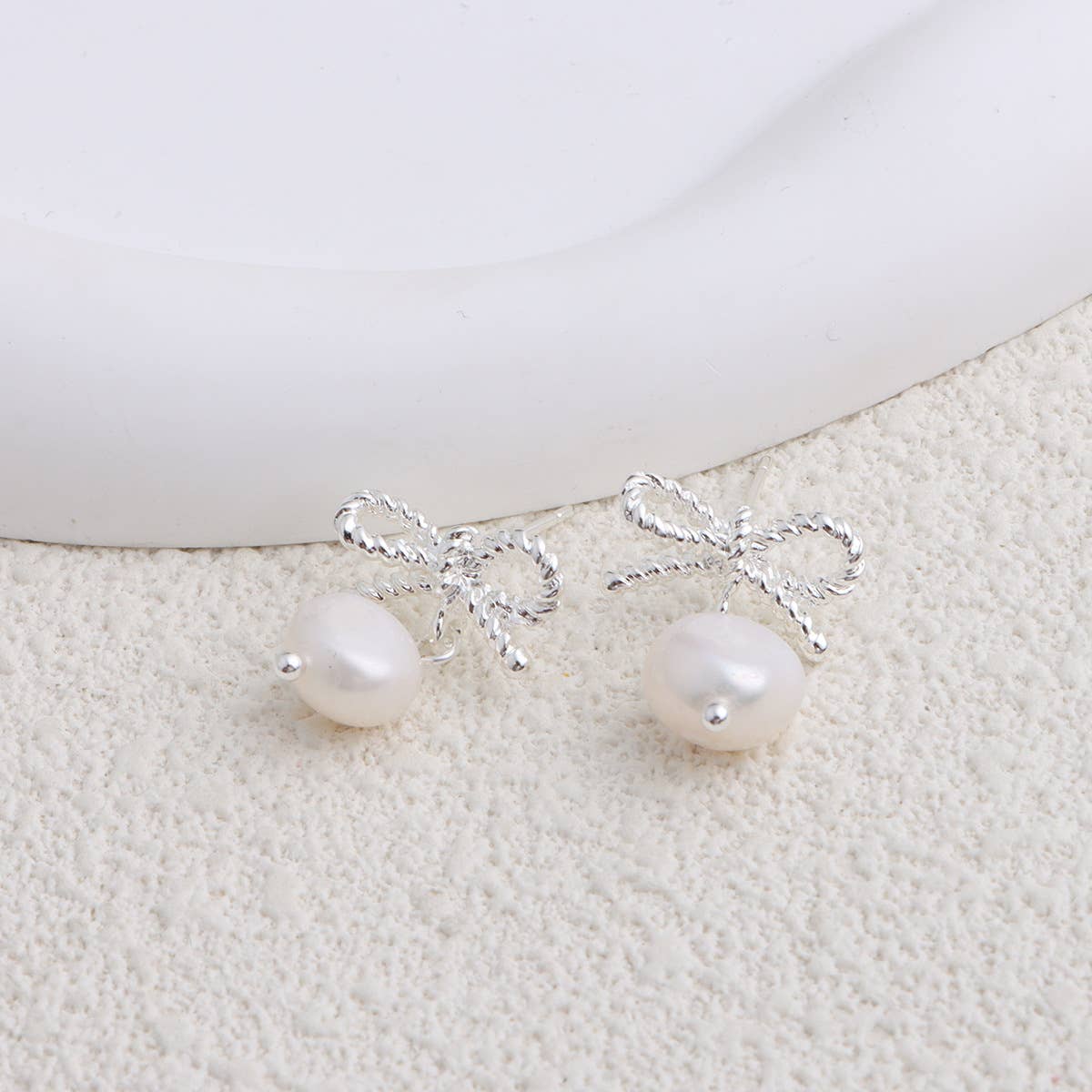 Trendy metal bow freshwater pearl earrings